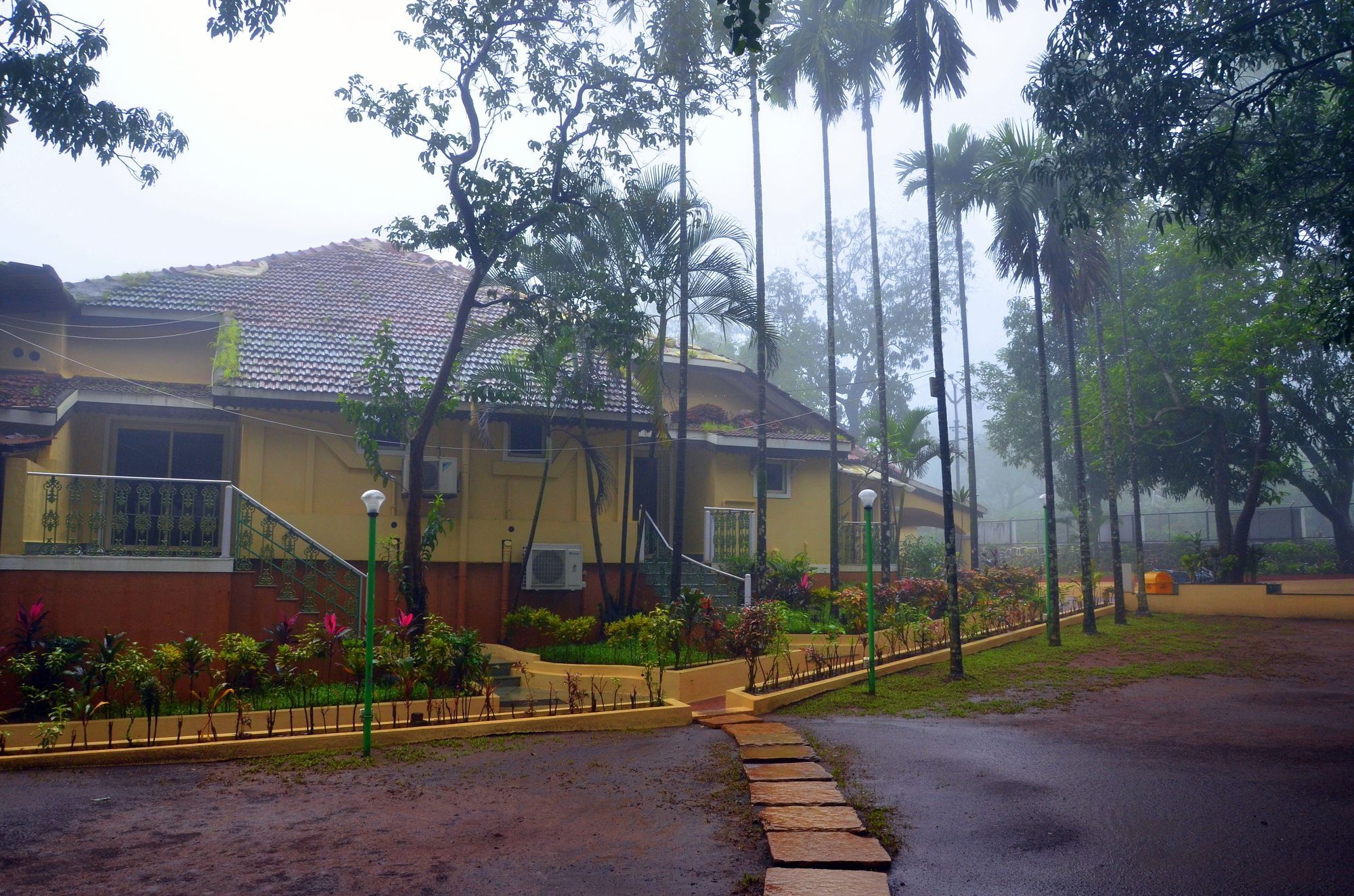 Zaras Resort Lonavala Exterior photo